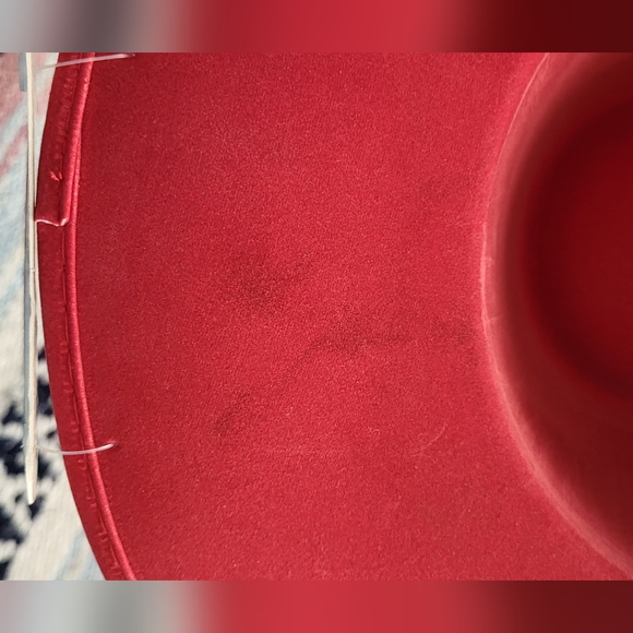 Red felt enisex  Red 🤠 hat - Picture 4 of 7
